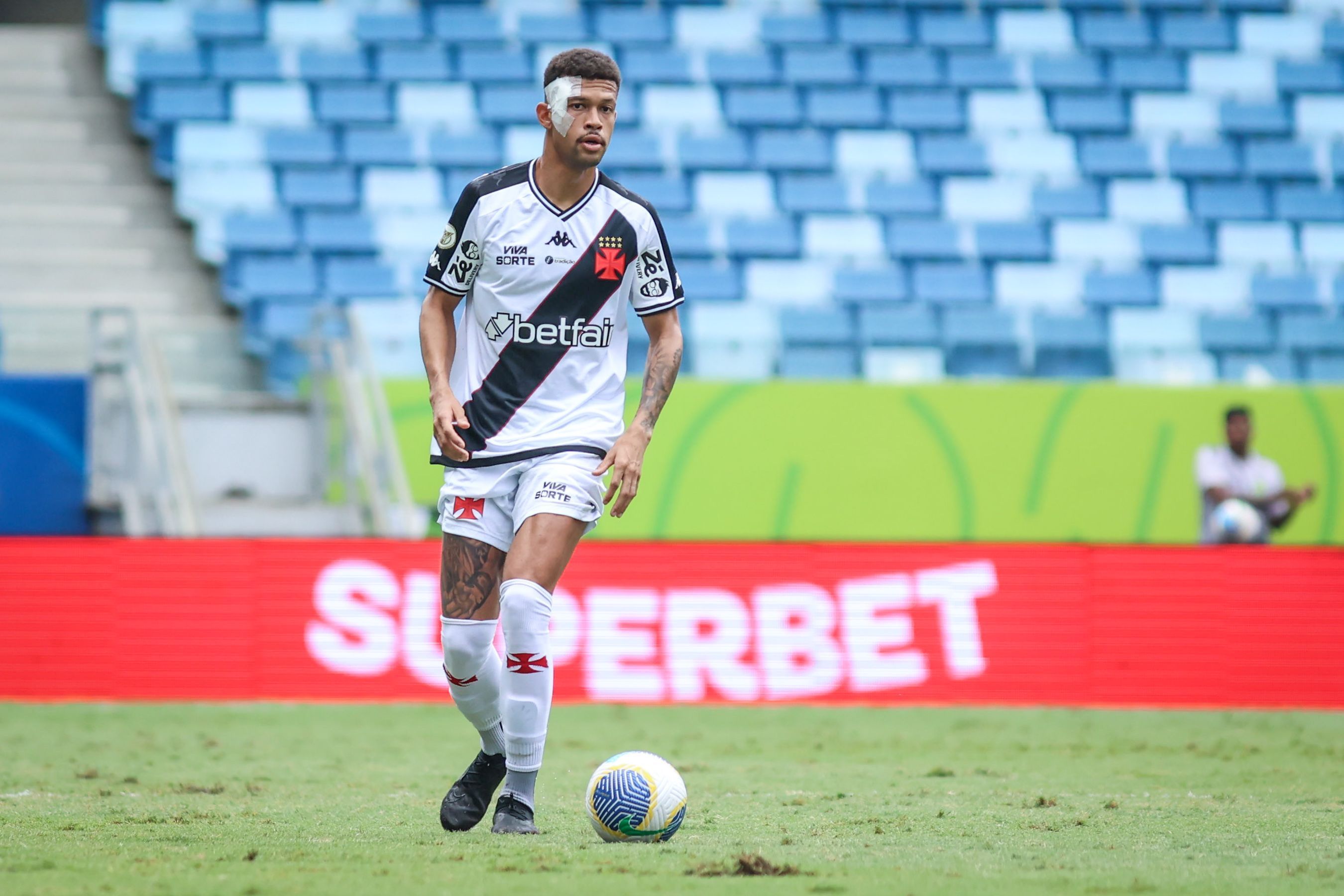 Vasco terá que pagar valor milionário por compra de zagueiro; entenda
