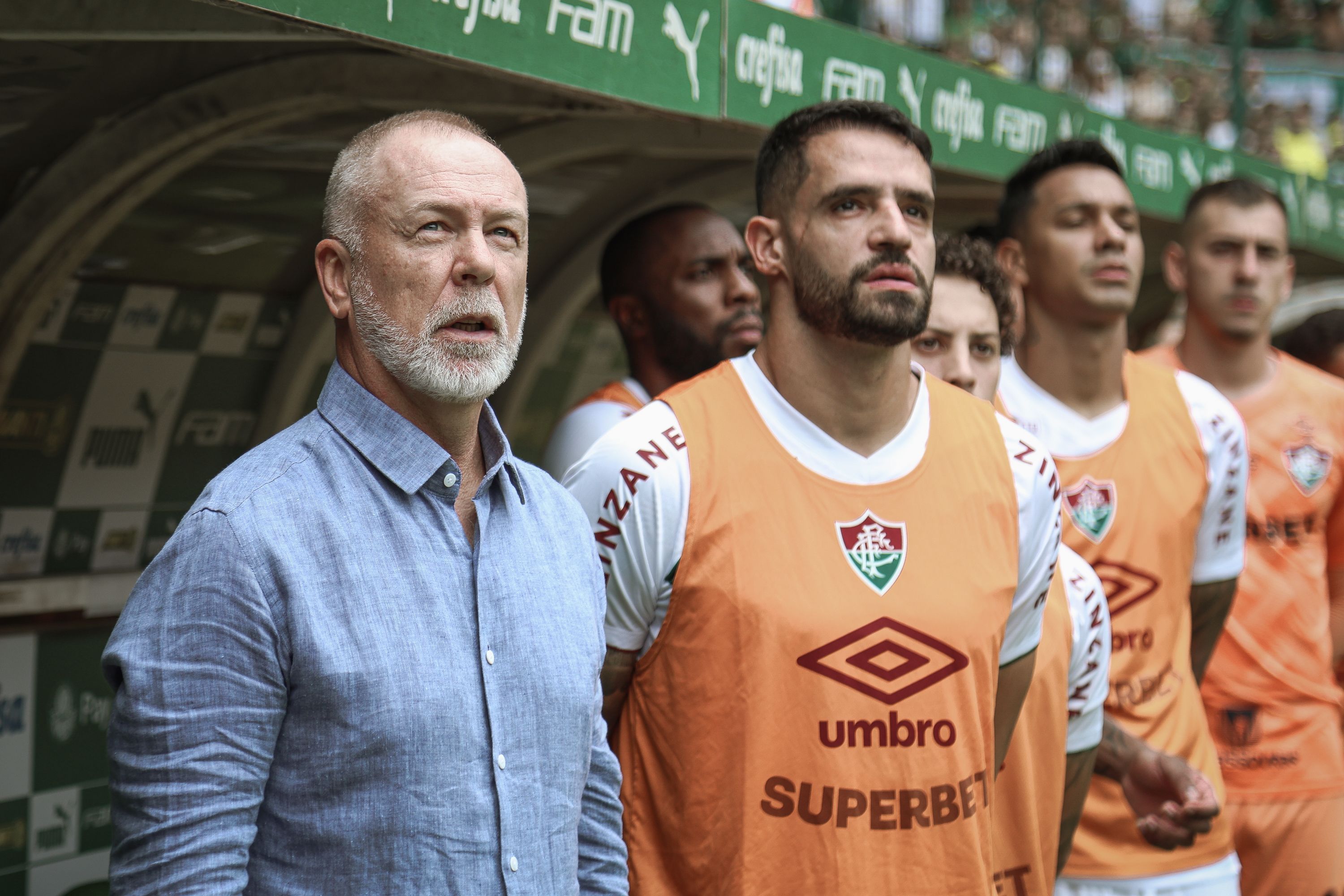 Aliviado, Mano Menezes dedica vitória para torcida do Fluminense: ‘Tínhamos uma dívida’