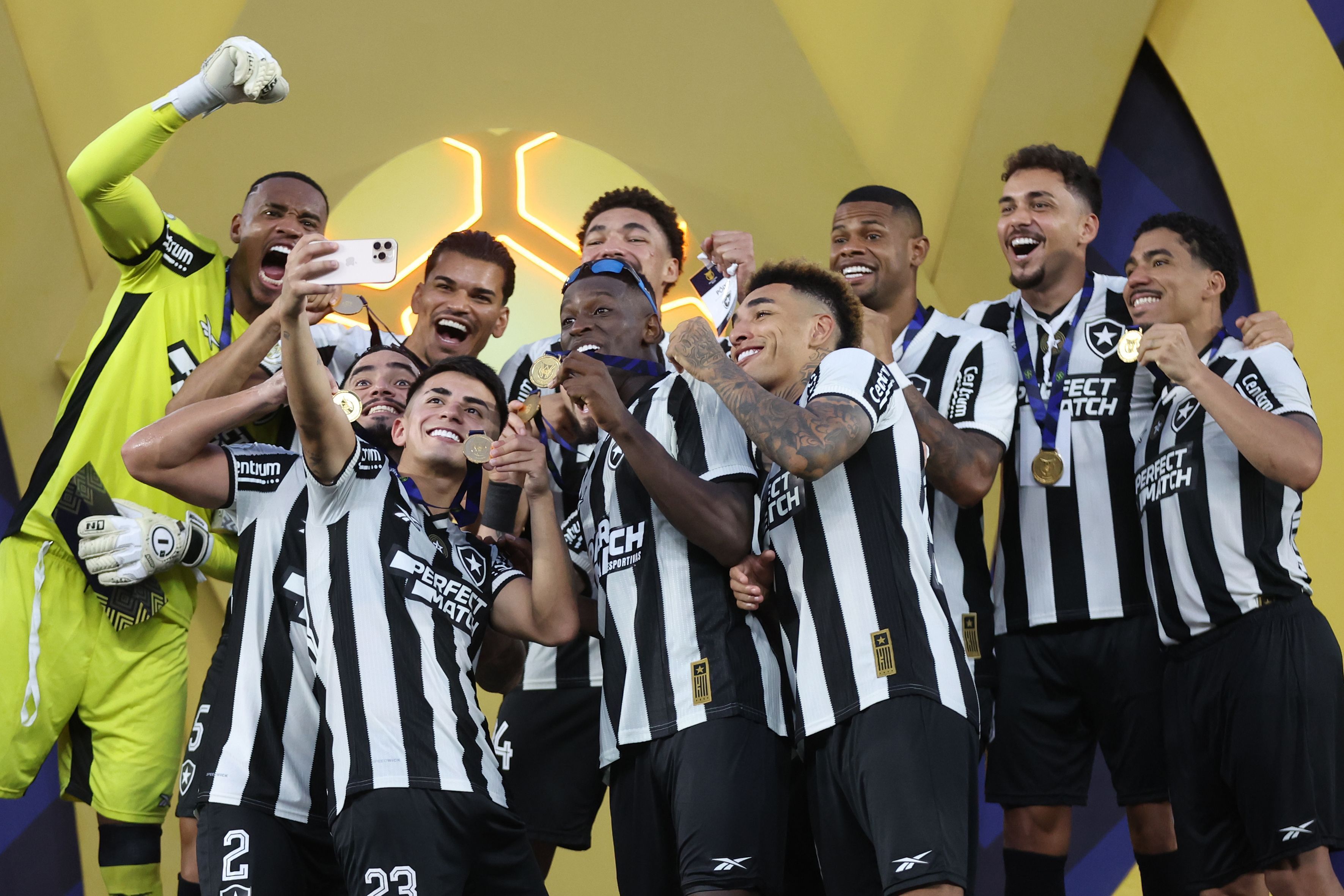 Botafogo tem 10 jogadores com contrato até 31 de dezembro; veja a situação de cada