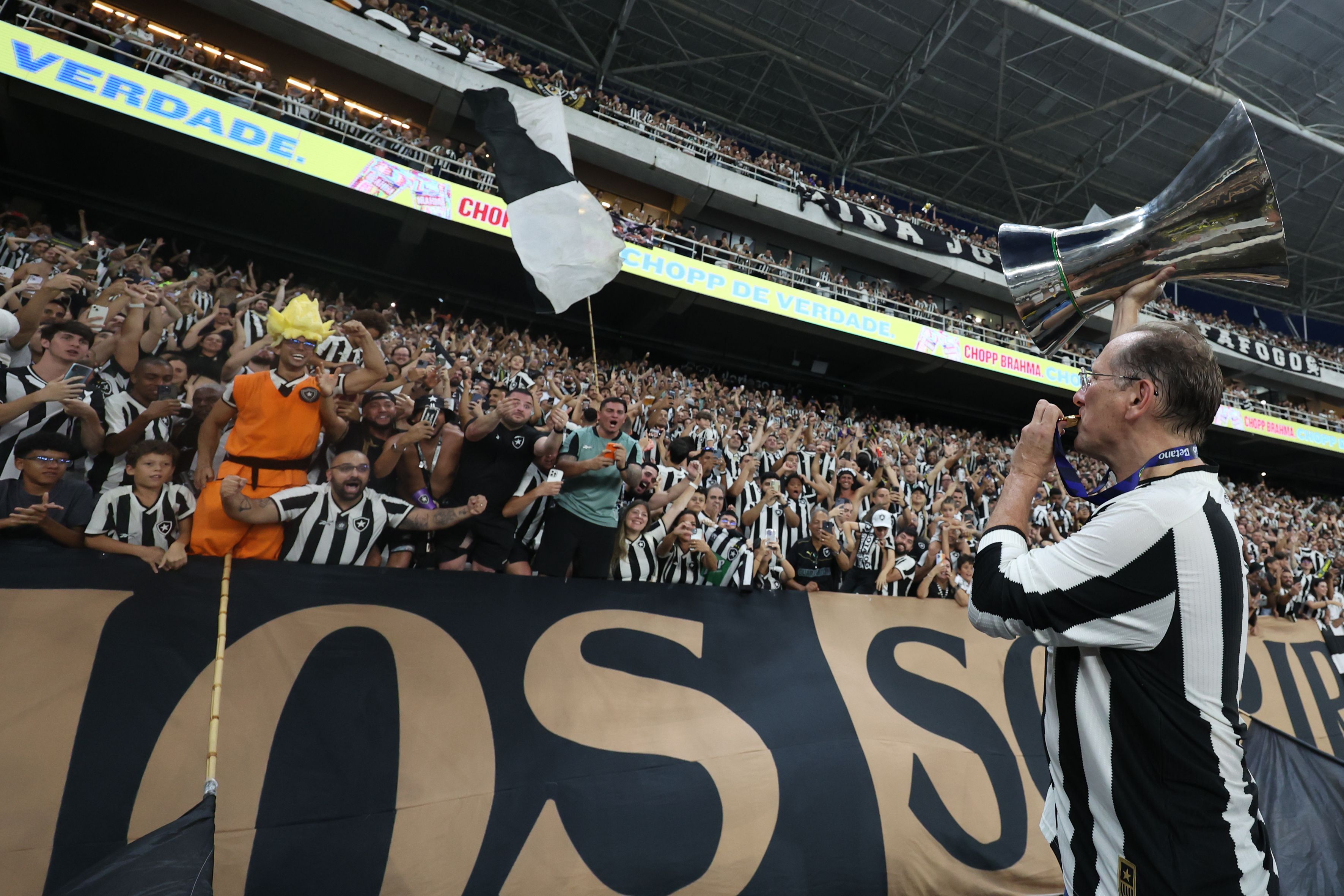 Botafogo acumula premiação milionária com títulos do Brasileirão e da Libertadores