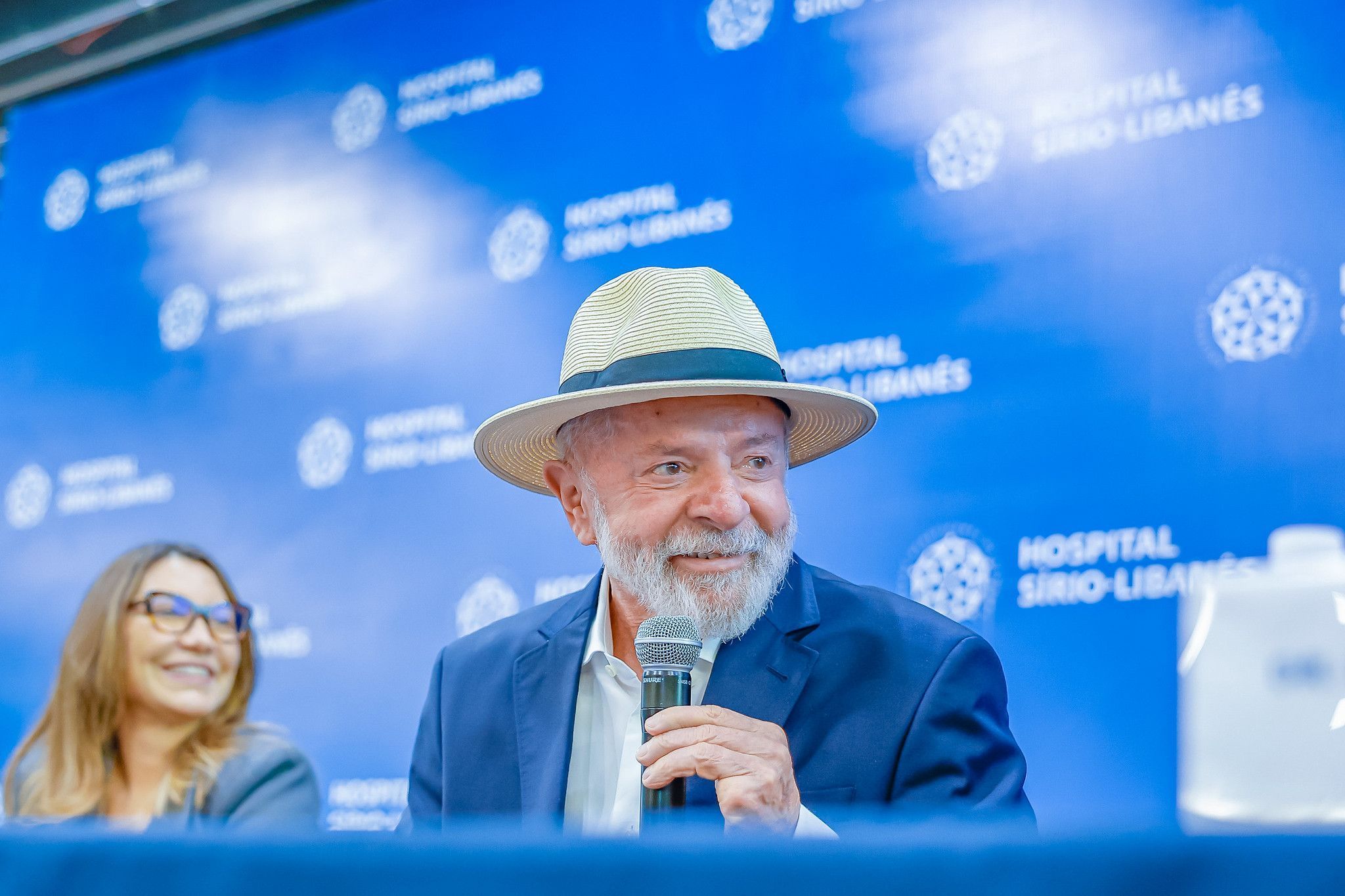 Lula recebe alta hospitalar, mas deve seguir em São Paulo