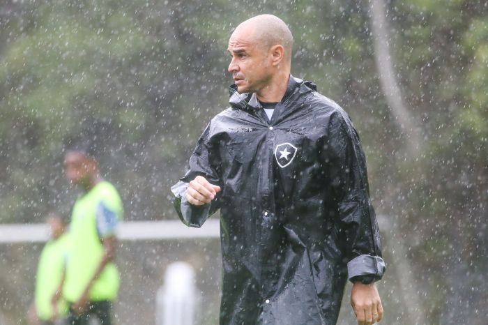 Carlos Leiria comandará o Botafogo nas primeiras rodadas do Campeonato Carioca