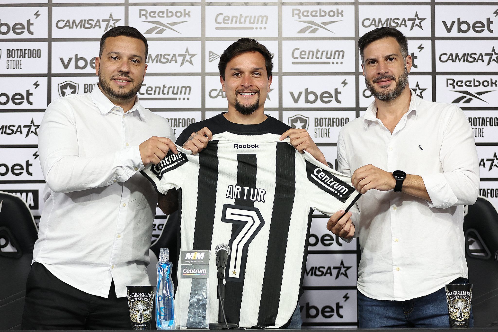Botafogo é condenado pela Fifa e tem prazo para evitar novo transfer ban