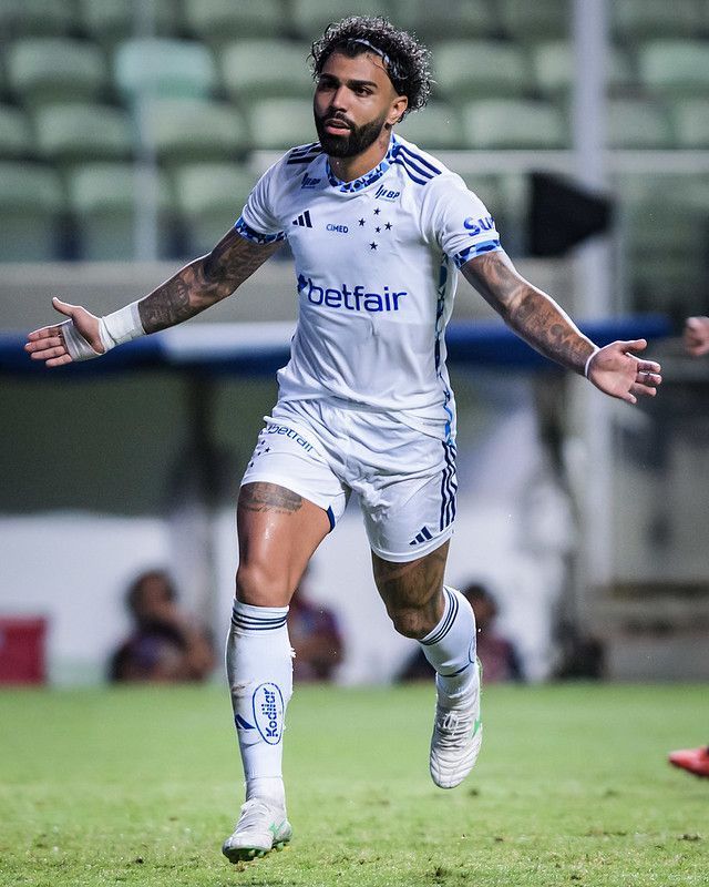 Gabriel marca pela primeira vez pelo Cruzeiro, com direito a hat-trick