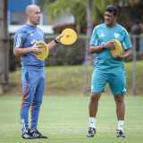 Leonardo Jardim durante treino do Cruzeiro na Toca da Raposa II