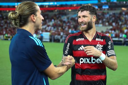 Filipe Luís, técnico do Flamengo, em ação em 2025