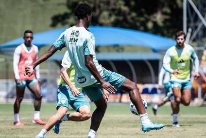 Imagens do treino do Cruzeiro, nesta segunda-feira (10), na Toca da Raposa II