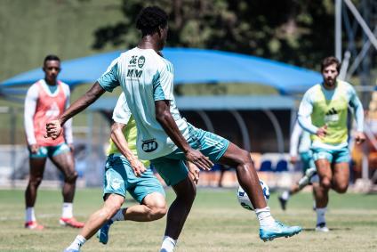 Imagens do treino do Cruzeiro, nesta segunda-feira (10), na Toca da Raposa II