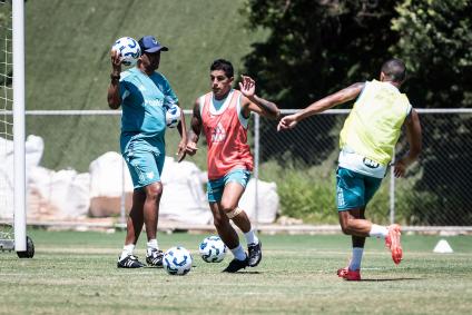 Imagens do treino do Cruzeiro, nesta segunda-feira (10), na Toca da Raposa II
