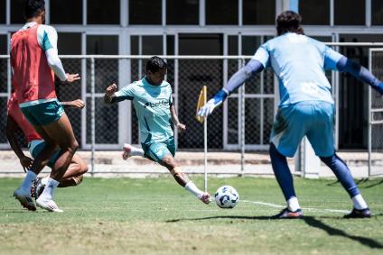 Imagens do treino do Cruzeiro, nesta segunda-feira (10), na Toca da Raposa II