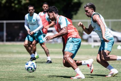 Imagens do treino do Cruzeiro, nesta segunda-feira (10), na Toca da Raposa II