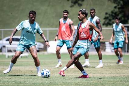 Imagens do treino do Cruzeiro, nesta segunda-feira (10), na Toca da Raposa II