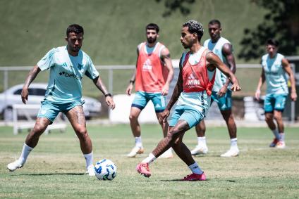 Imagens do treino do Cruzeiro, nesta segunda-feira (10), na Toca da Raposa II