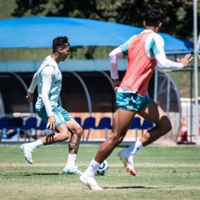 Imagens do treino do Cruzeiro, nesta segunda-feira (10), na Toca da Raposa II