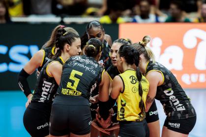 Veja fotos da vitória do Praia Clube sobre o Alianza Lima na final do Sul-Americano Feminino de Vôlei