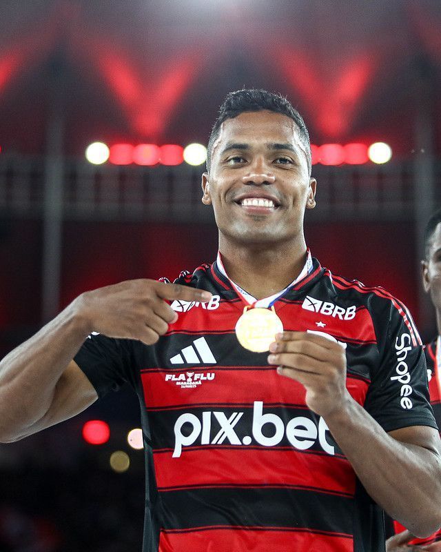 Alex Sandro chegou ao Flamengo em 2024 e já conquistou os títulos da Copa do Brasil, da Supercopa e do Campeonato Carioca Alex Sandro chegou ao Flamengo em 2024 e já conquistou os títulos da Copa do Brasil, da Supercopa e do Campeonato Carioca