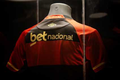 Nova camisa do Sport em celebração aos 120 anos de clube