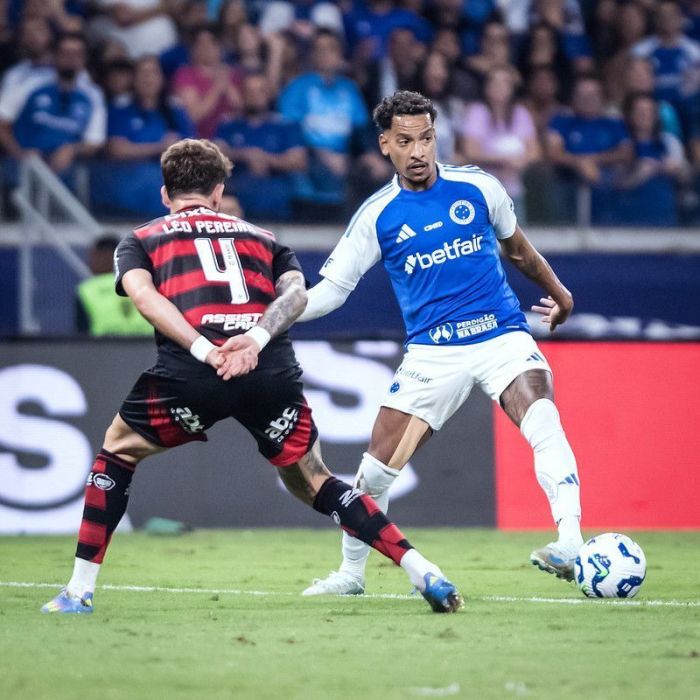 Matheus Pereira, do Cruzeiro, durante jogo contra o Flamengo pelo Brasileirão