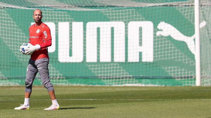 Com contrato até o fim deste ano, Lomba ficará no Palmeiras Com contrato até o fim deste ano, Lomba ficará no Palmeiras