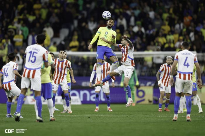 Pelo Paraguai, Gustavo Gómez (ao fundo) enfrentou a Seleção Brasileira 
