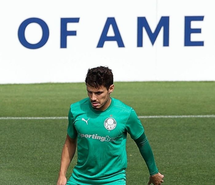 Raphael Veiga está com o Palmeiras no Mundial