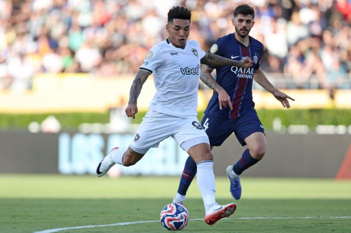 PSG x Botafogo: Igor Jesus finaliza para abrir o placar no Rose Bowl, em Los Angeles, nos Estados Unidos