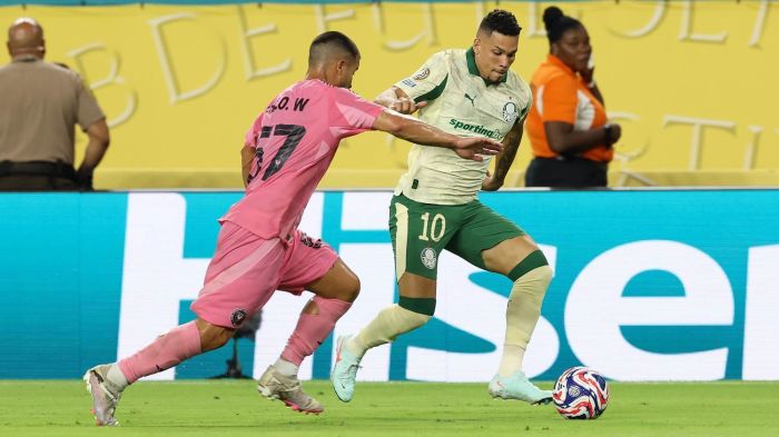 Paulinho em ação no Mundial