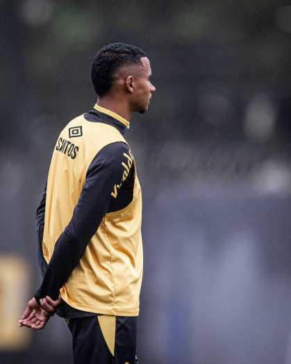 Jeffinho, Lipão e Leleti durante treino do Santos nesta quarta-feira (2)