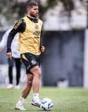 Jeffinho, Lipão e Leleti durante treino do Santos nesta quarta-feira (2)