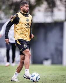Jeffinho, Lipão e Leleti durante treino do Santos nesta quarta-feira (2)