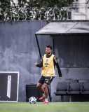 Jeffinho, Lipão e Leleti durante treino do Santos nesta quarta-feira (2)
