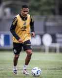 Jeffinho, Lipão e Leleti durante treino do Santos nesta quarta-feira (2)