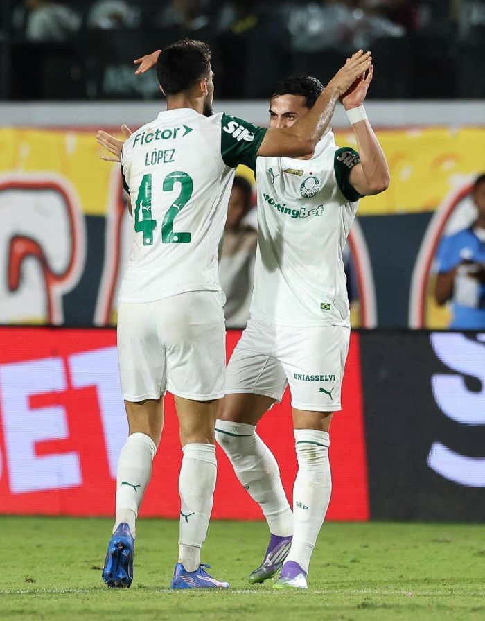 Ramón Sosa e Flaco López comemoram gol do Palmeiras