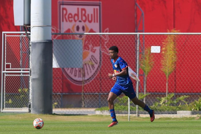 Marquinhos Monteiro em ação pelo RB Bragantino