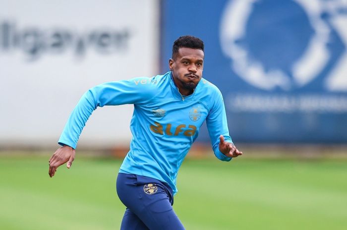 Edenilson pode ser mantido como titular do Grêmio contra o Atlético Edenilson pode ser mantido como titular do Grêmio contra o Atlético