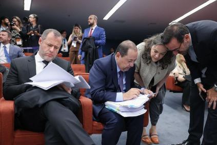 Advogados dos sete réus na primeira sessão do caso que analisa se eles são culpados por suposta tentativa de golpe de Estado
