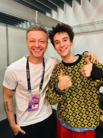 Sandy reúne familiares ao cantar com Jacob Collier