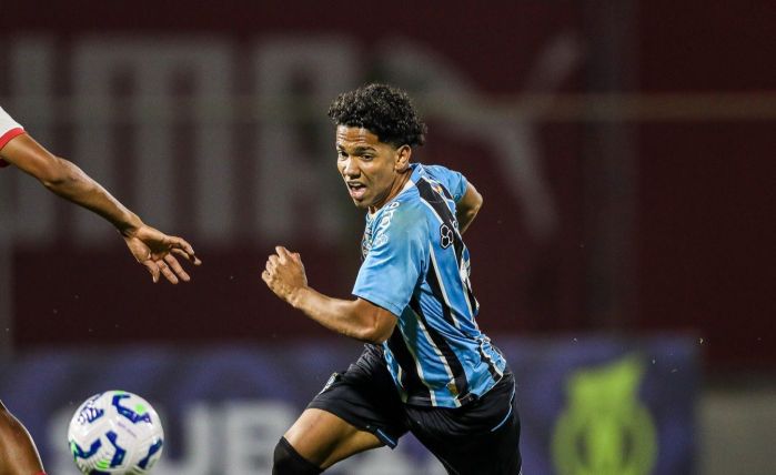João Borne é atacante e promessa da base do Grêmio