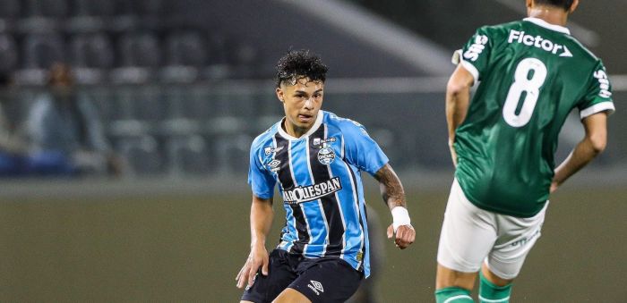 Roger, meia da base do Grêmio