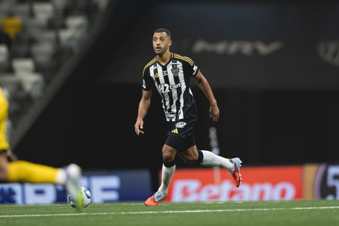 Vitor Hugo, do Atlético, em ação na partida com o Sport, pela Série A