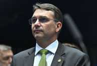Flávio Bolsonaro organiza viagem aos Estados Unidos para encontrar Donald Trump