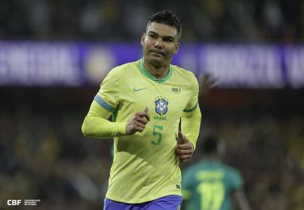 Casemiro durante jogo da Seleção Brasileira