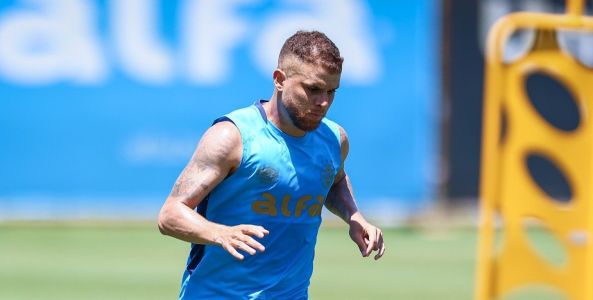 Cuéllar deve aparecer no time titular do Grêmio contra o Botafogo