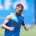 Ex-Flamengo, Cuéllar acerta com novo clube após saída do Grêmio; veja detalhes