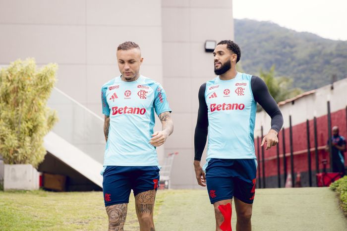 Everton Cebolinha e Juninho, atacantes do Flamengo, em atividade no Ninho do Urubu