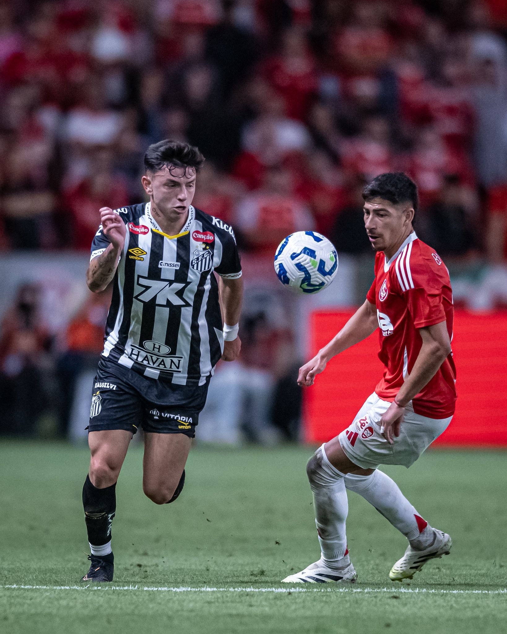 Santos precisa superar freguesia recente para vencer o Internacional