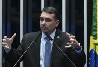 Flávio diz que se reuniu com Moraes para tratar de domiciliar a Bolsonaro