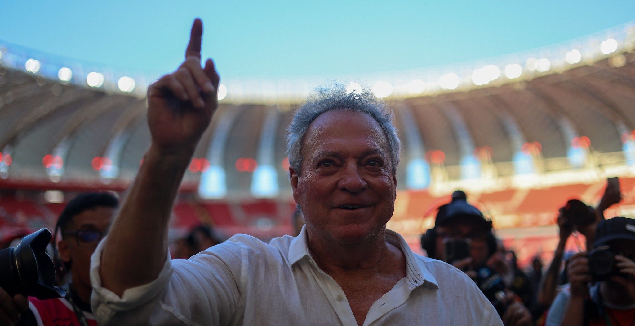Inter apresenta projeto de estátua para Abel Braga no complexo do Beira-Rio