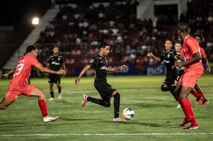 Mosquito em ação pelo Atlético contra o Audax-SP, pela Copinha