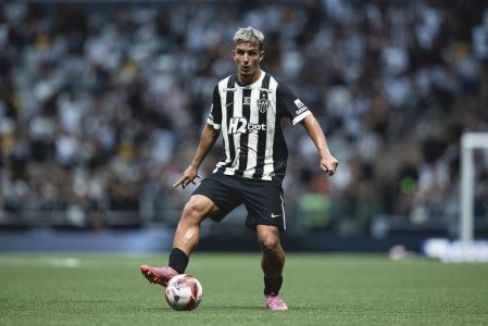 Mateus Iseppe em ação pelo Atlético